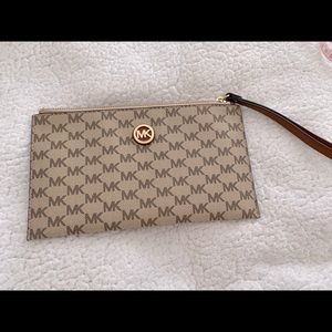 Michael Kors wristlet